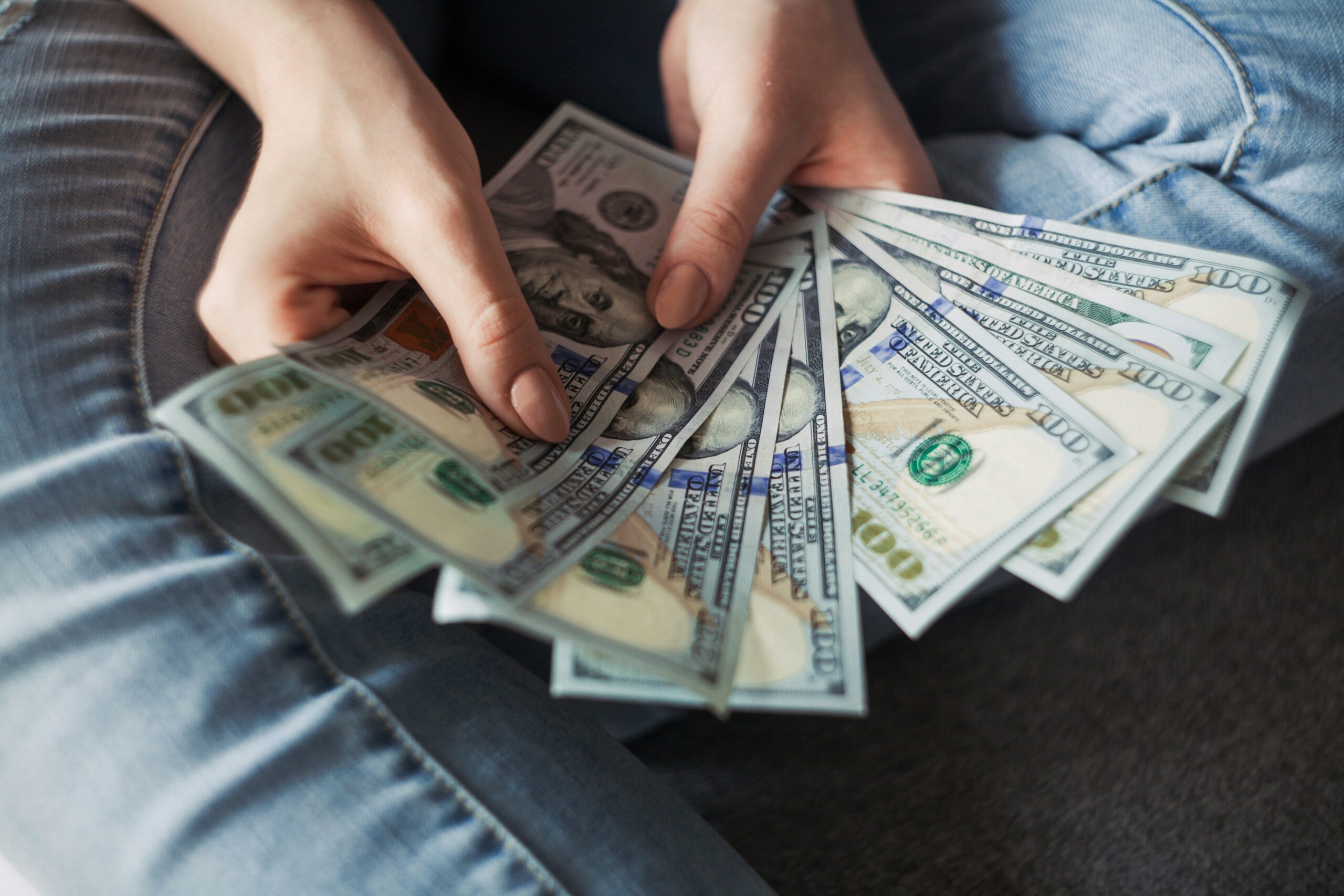 The Psychology of Money: Why the Rich Think Differently About Investing